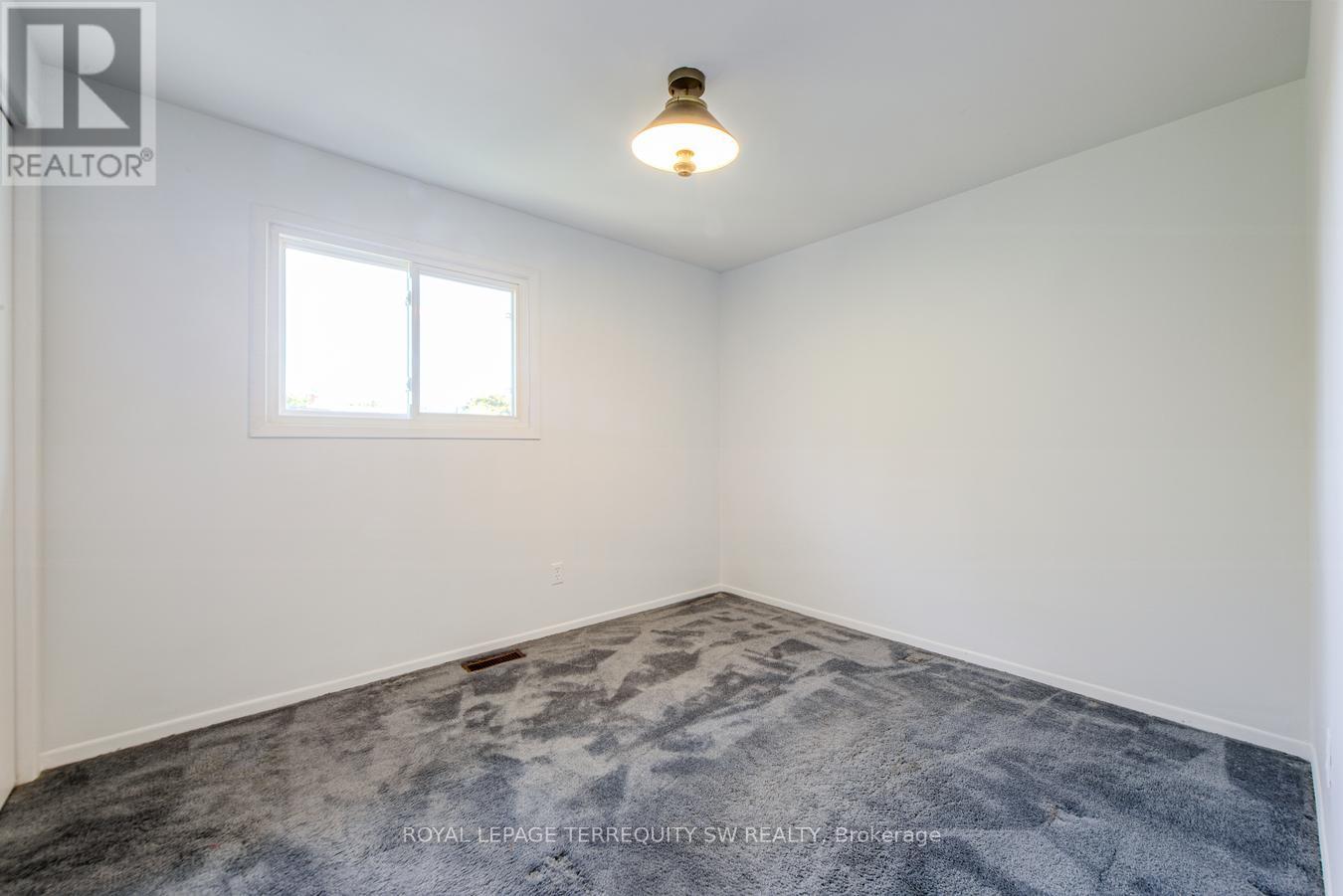 329 Dennie Avenue, Newmarket, Ontario  L3Y 4M5 - Photo 25 - N12460870