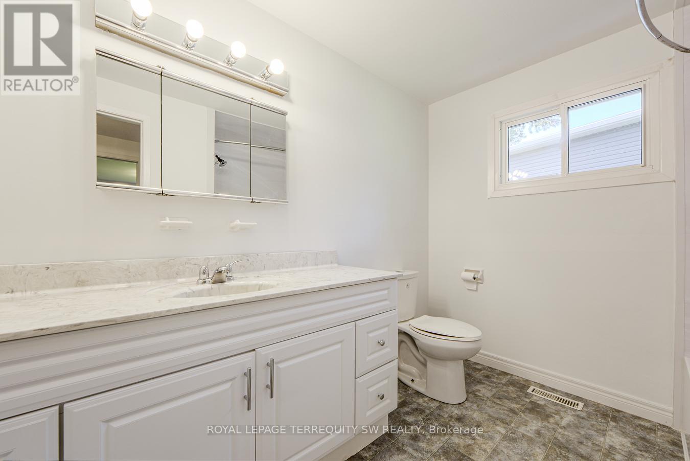 329 Dennie Avenue, Newmarket, Ontario  L3Y 4M5 - Photo 26 - N12460870