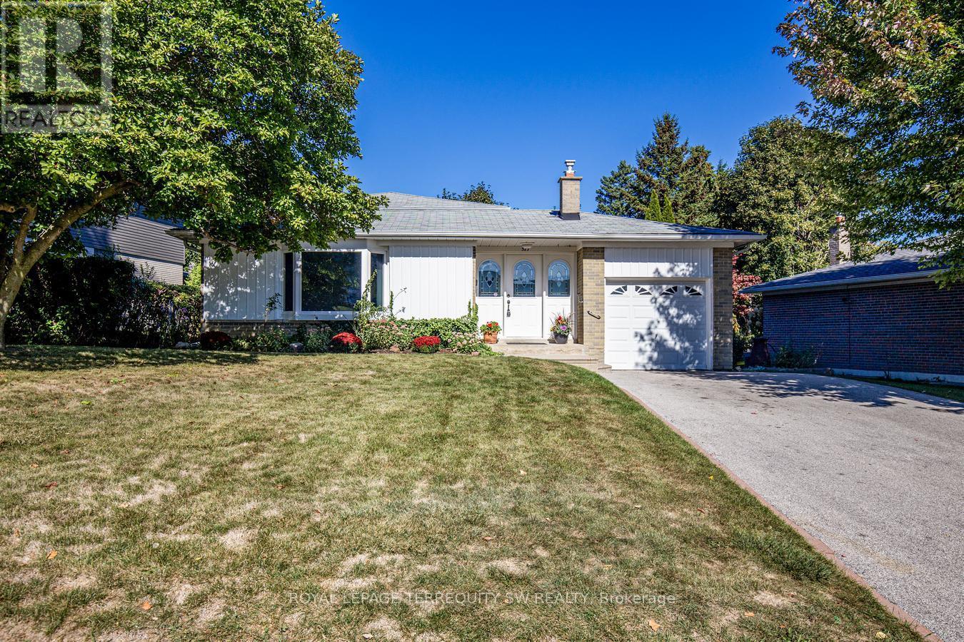 329 Dennie Avenue, Newmarket, Ontario  L3Y 4M5 - Photo 3 - N12460870