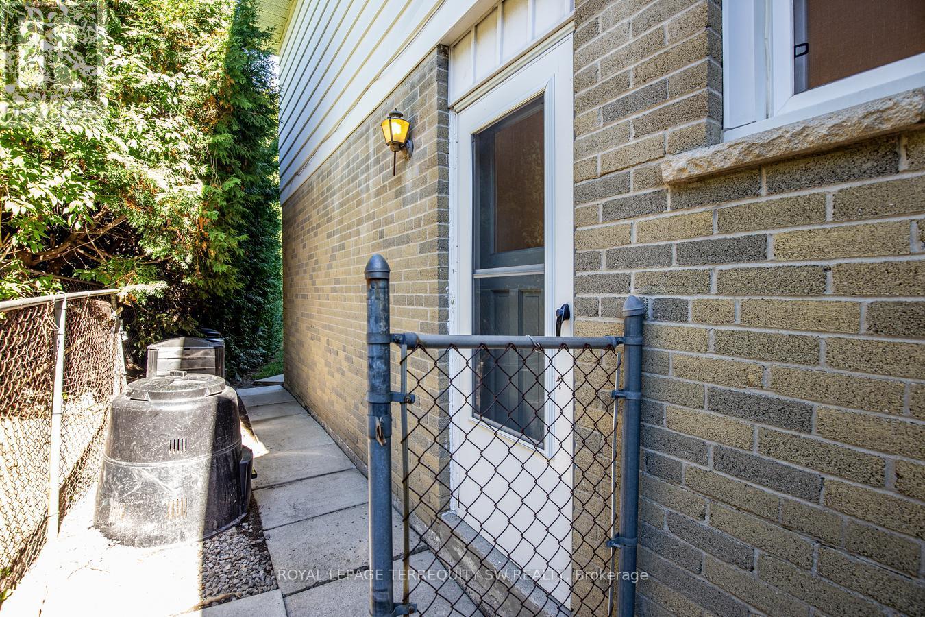 329 Dennie Avenue, Newmarket, Ontario  L3Y 4M5 - Photo 38 - N12460870
