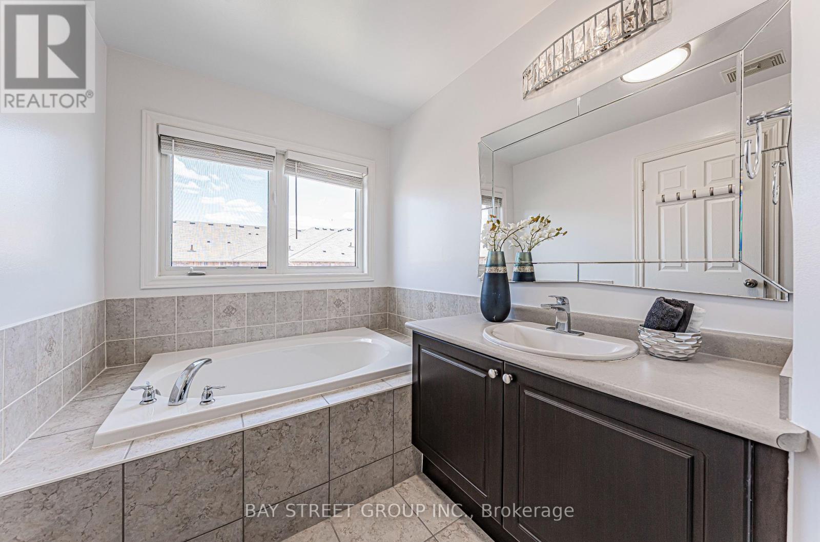 28 Rougeview Park Crescent, Markham, Ontario  L6E 0P7 - Photo 29 - N12460874