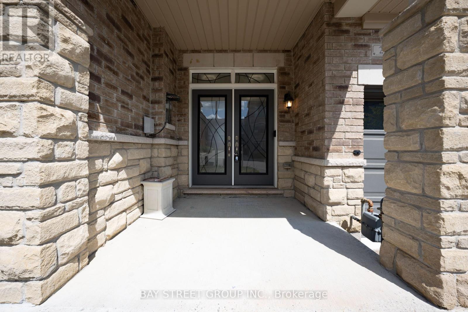 28 Rougeview Park Crescent, Markham, Ontario  L6E 0P7 - Photo 4 - N12460874