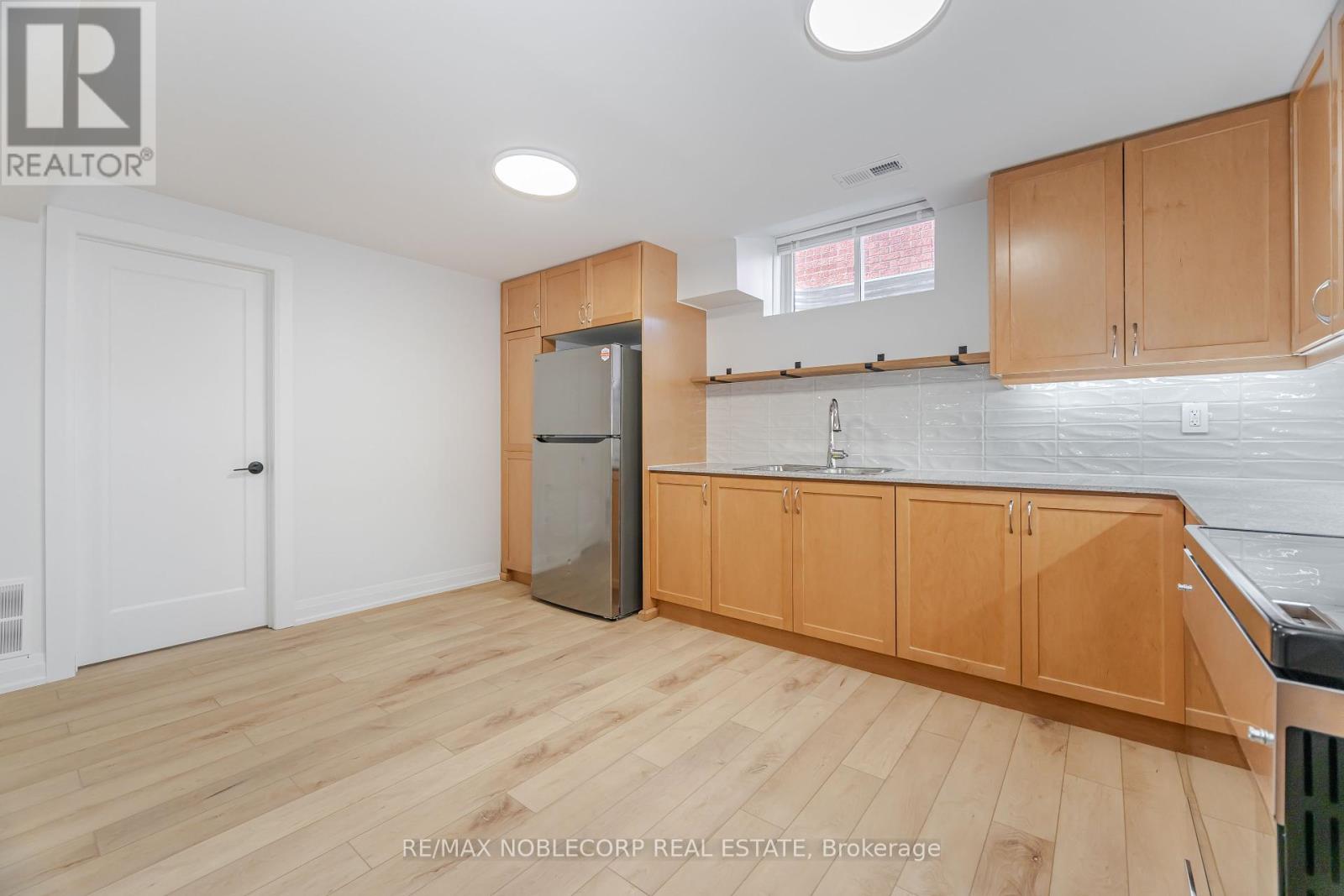 Lower - 131 Dunstan Crescent, Vaughan, Ontario  L4L 3W5 - Photo 14 - N12460897