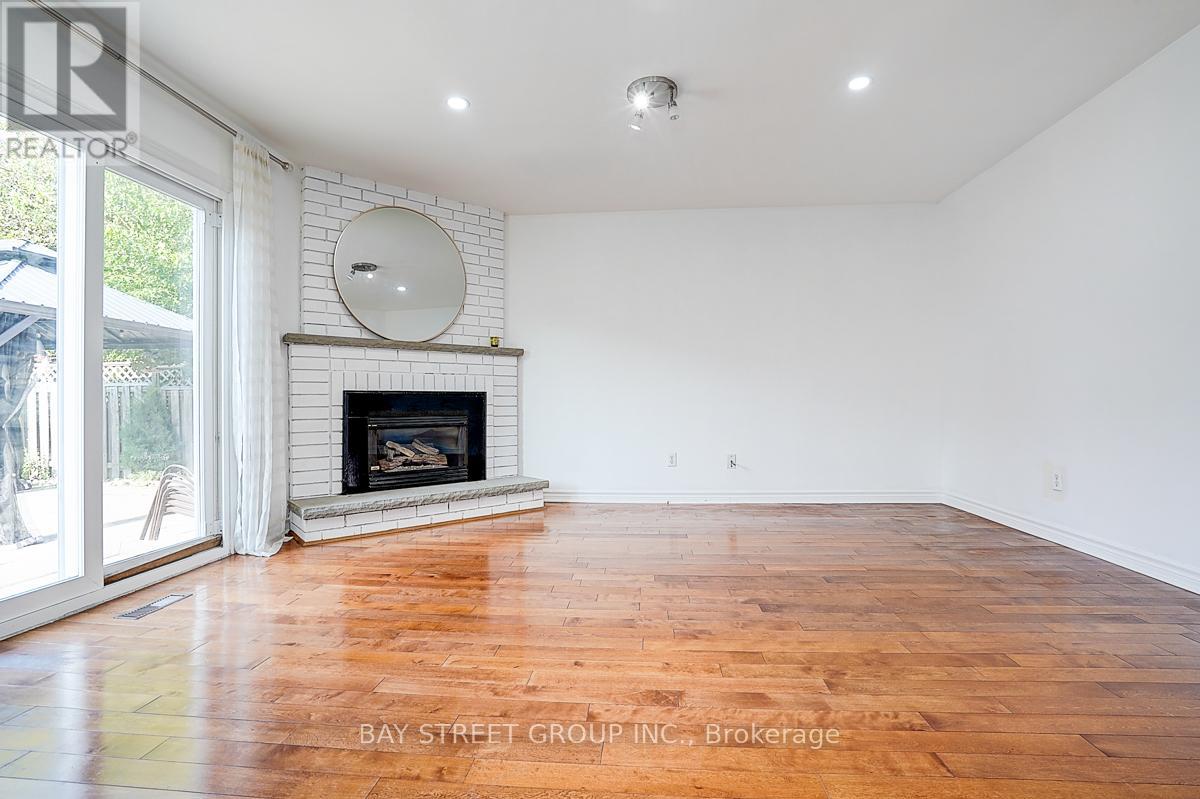 8 Muster Court, Markham, Ontario  L3R 9G5 - Photo 11 - N12460906