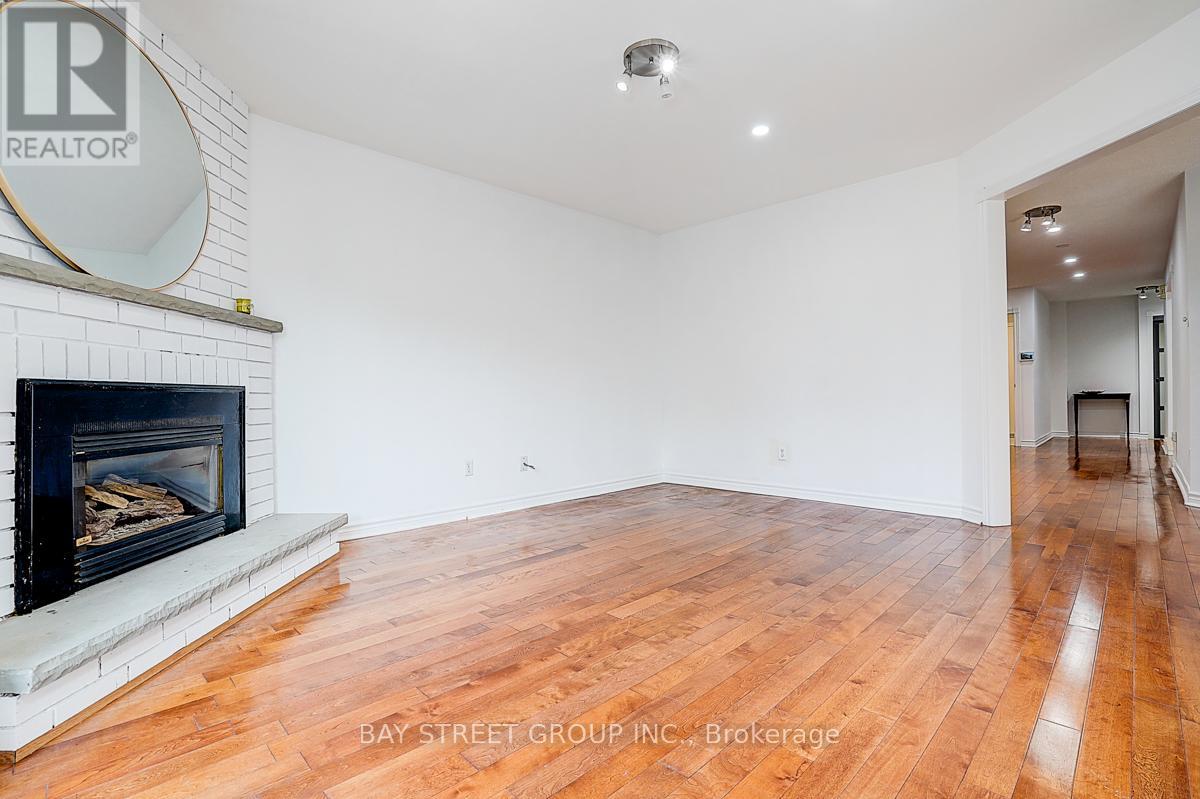 8 Muster Court, Markham, Ontario  L3R 9G5 - Photo 12 - N12460906