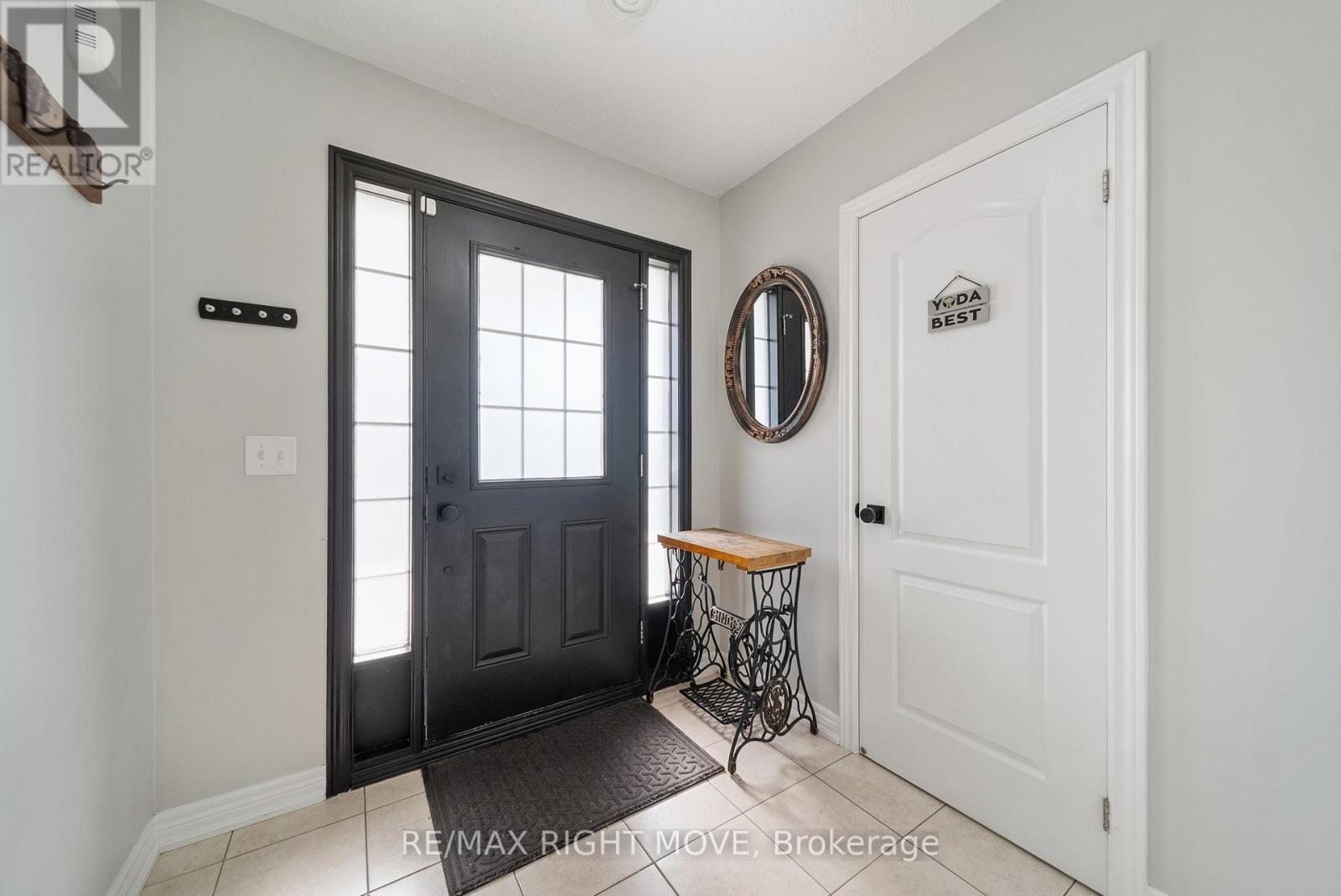 90 Pearl Drive, Orillia, Ontario  L3V 0A6 - Photo 2 - S12460886