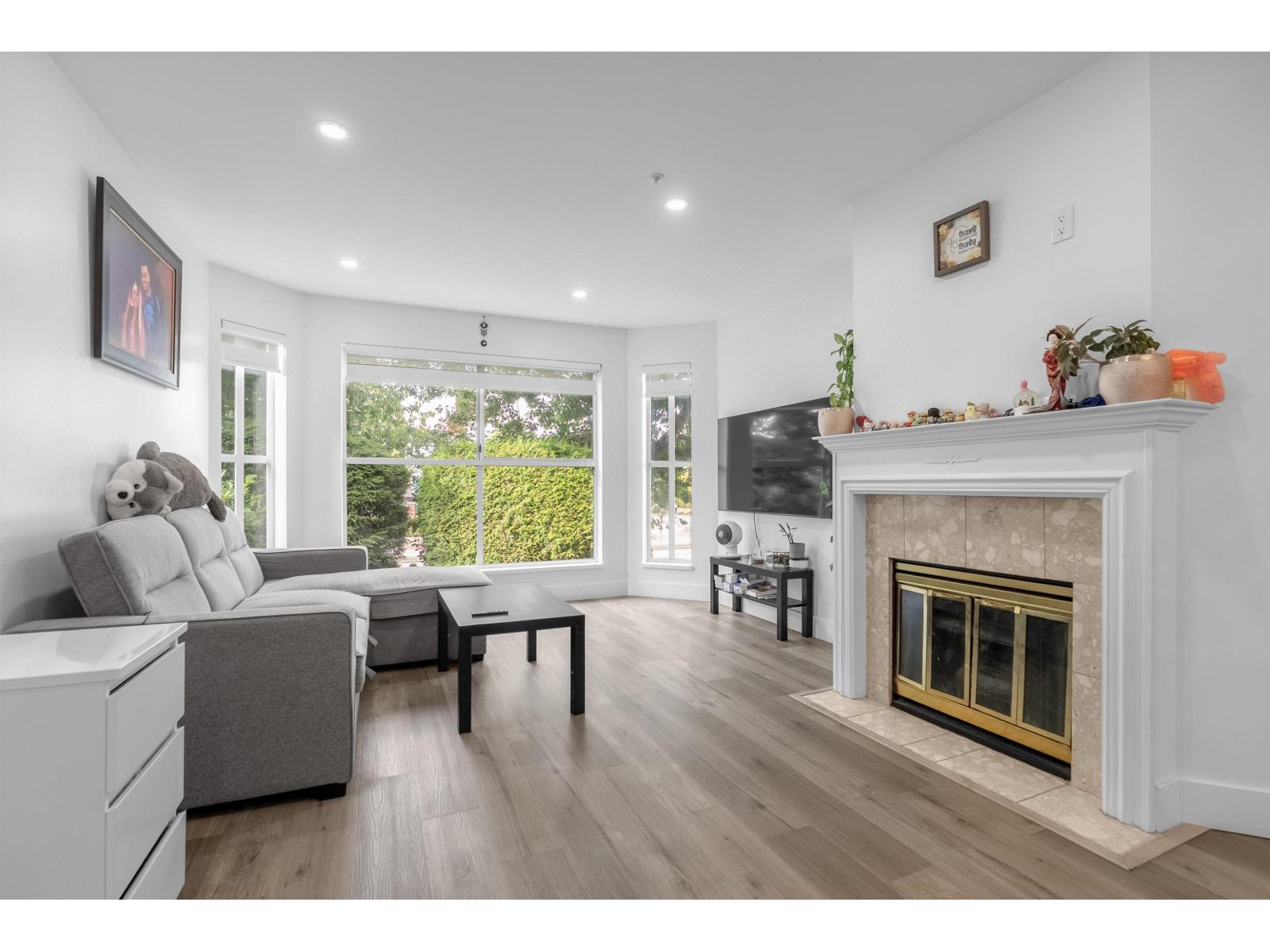 210 7171 121 Street, Surrey, British Columbia  V3W 1G9 - Photo 1 - R3058027