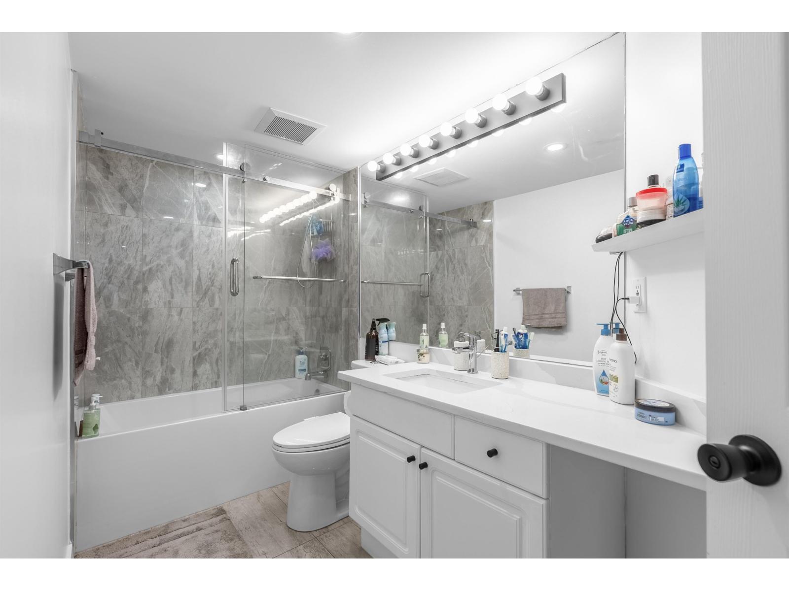 210 7171 121 Street, Surrey, British Columbia  V3W 1G9 - Photo 13 - R3058027