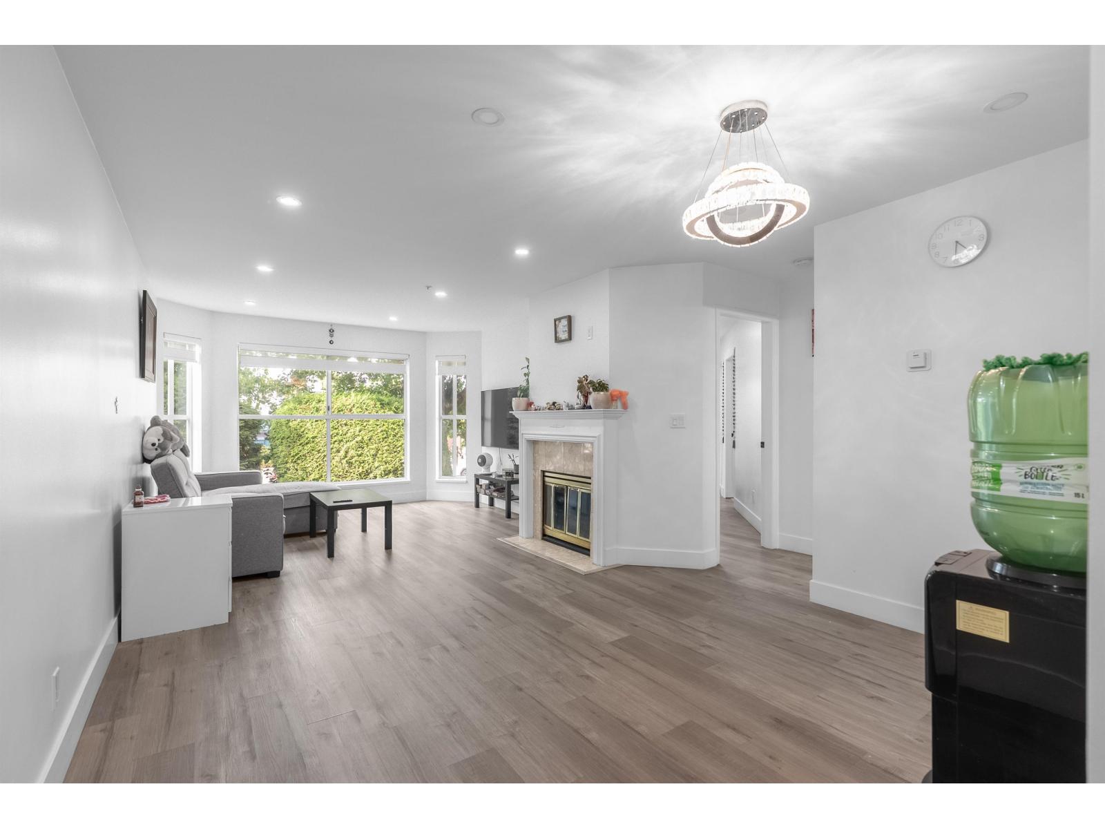 210 7171 121 Street, Surrey, British Columbia  V3W 1G9 - Photo 3 - R3058027