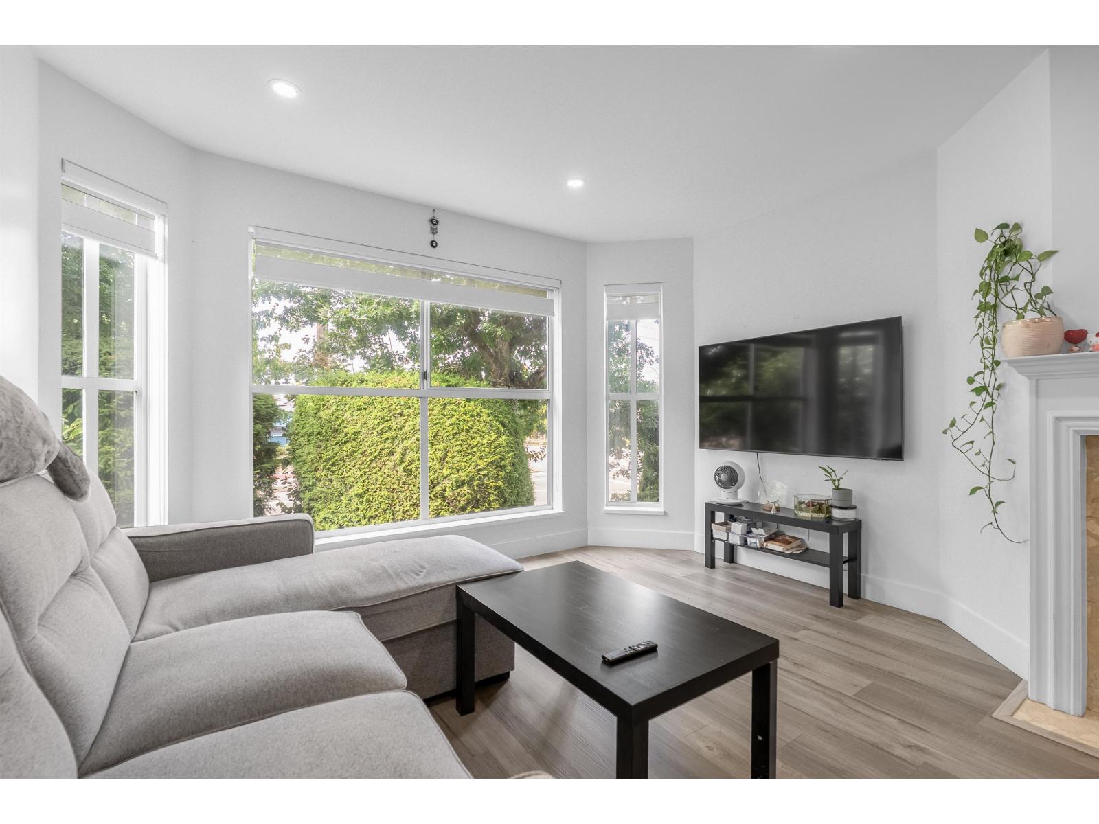 210 7171 121 Street, Surrey, British Columbia  V3W 1G9 - Photo 4 - R3058027