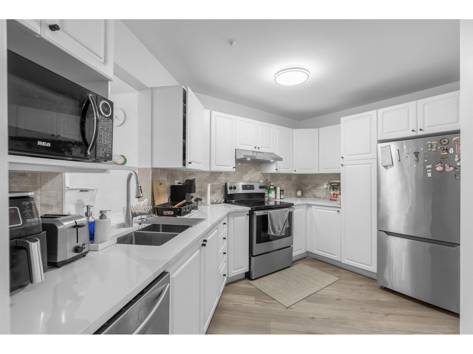 210 7171 121 Street, Surrey, British Columbia  V3W 1G9 - Photo 5 - R3058027