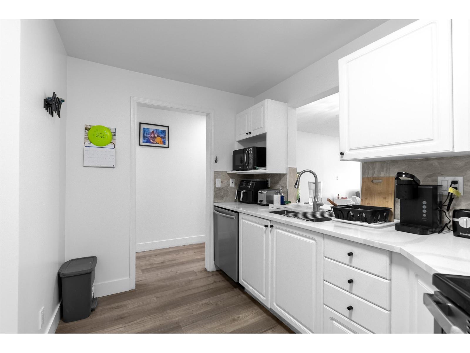 210 7171 121 Street, Surrey, British Columbia  V3W 1G9 - Photo 6 - R3058027