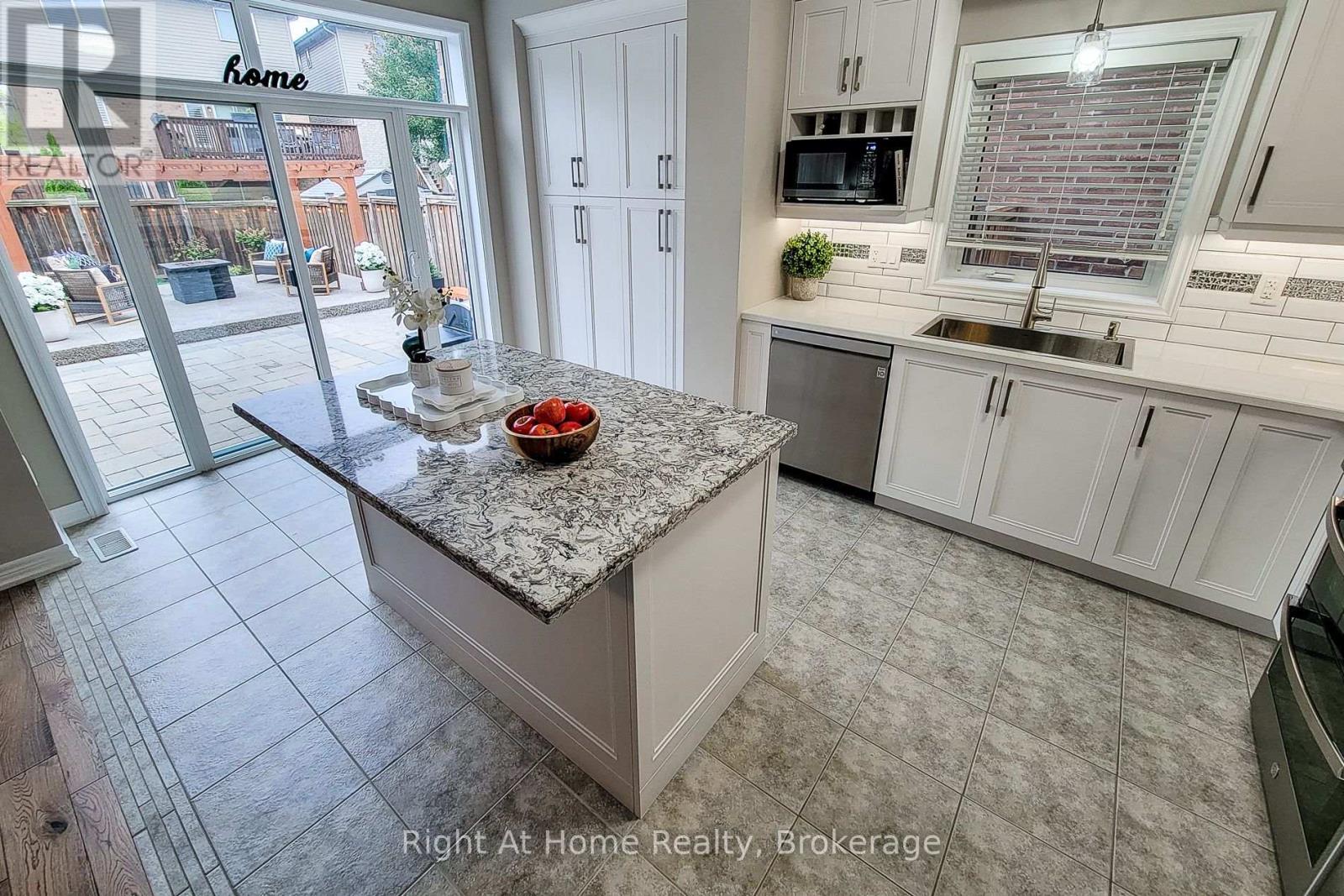 123 Vinton Road, Hamilton, Ontario  L9K 0G6 - Photo 4 - X12461009