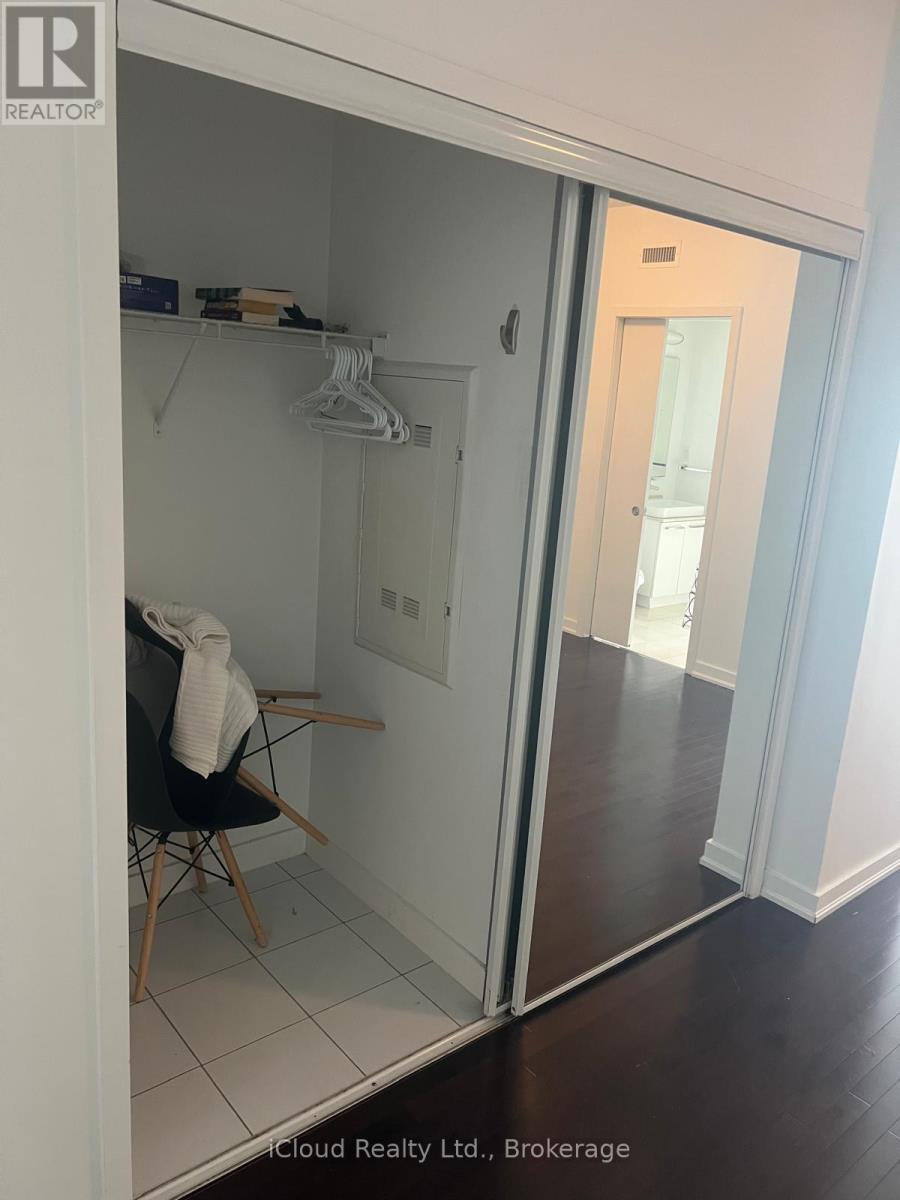 1203 - 12 York Street, Toronto, Ontario  M5J 0A9 - Photo 4 - C12375831