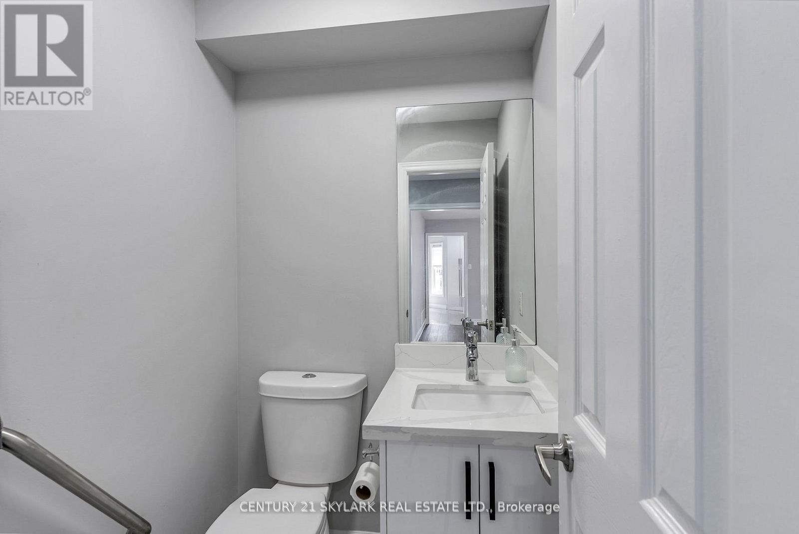 4 Moonstone Court, Brampton, Ontario  L6Y 4Z8 - Photo 7 - W12460829