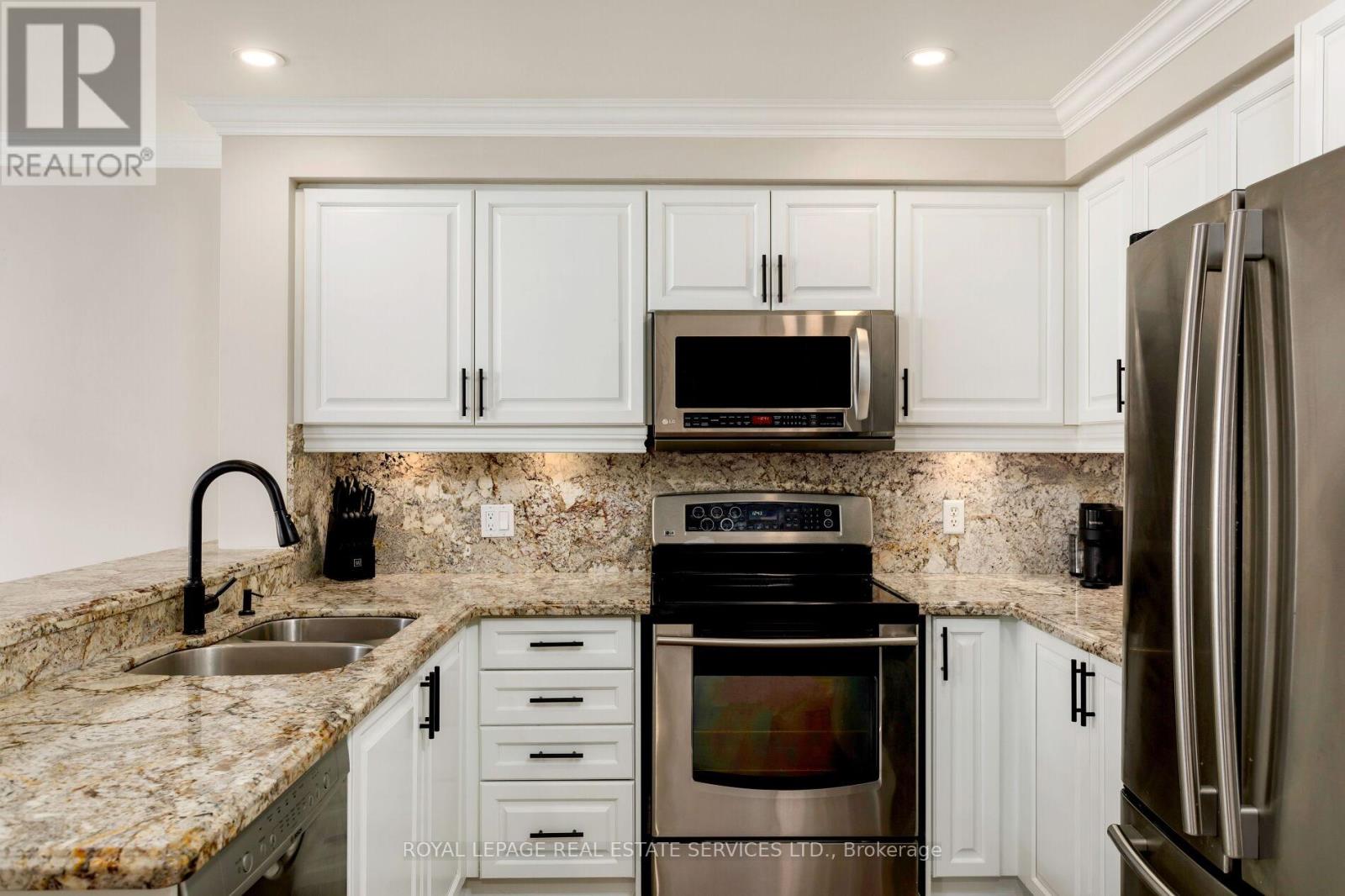 1393 Derby County Crescent, Oakville, Ontario  L6M 4N8 - Photo 11 - W12460842