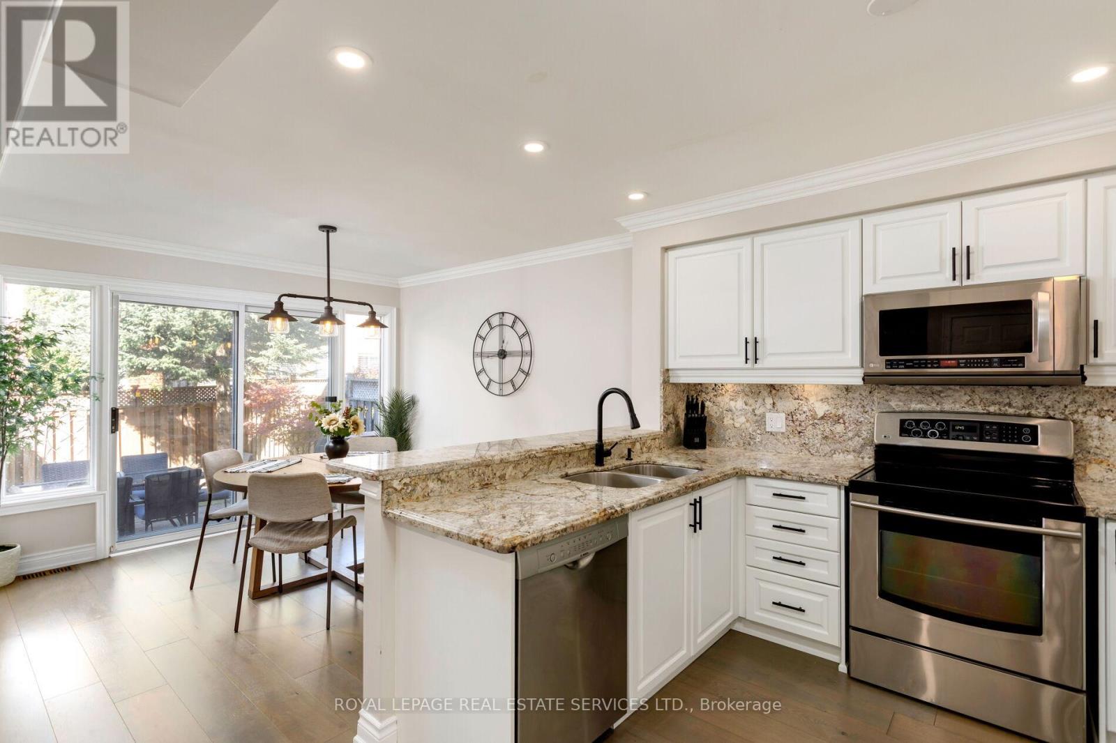 1393 Derby County Crescent, Oakville, Ontario  L6M 4N8 - Photo 12 - W12460842