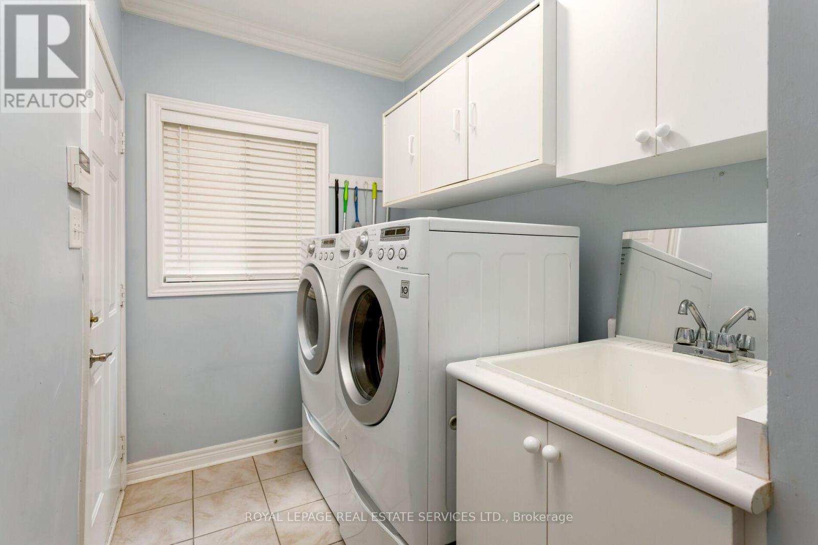 1393 Derby County Crescent, Oakville, Ontario  L6M 4N8 - Photo 14 - W12460842