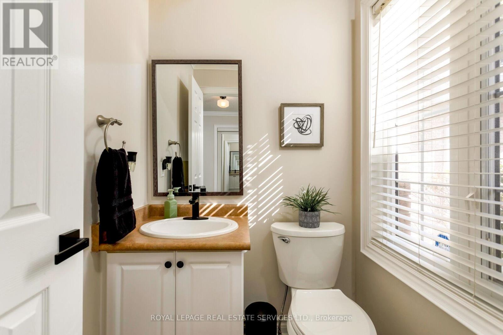 1393 Derby County Crescent, Oakville, Ontario  L6M 4N8 - Photo 15 - W12460842