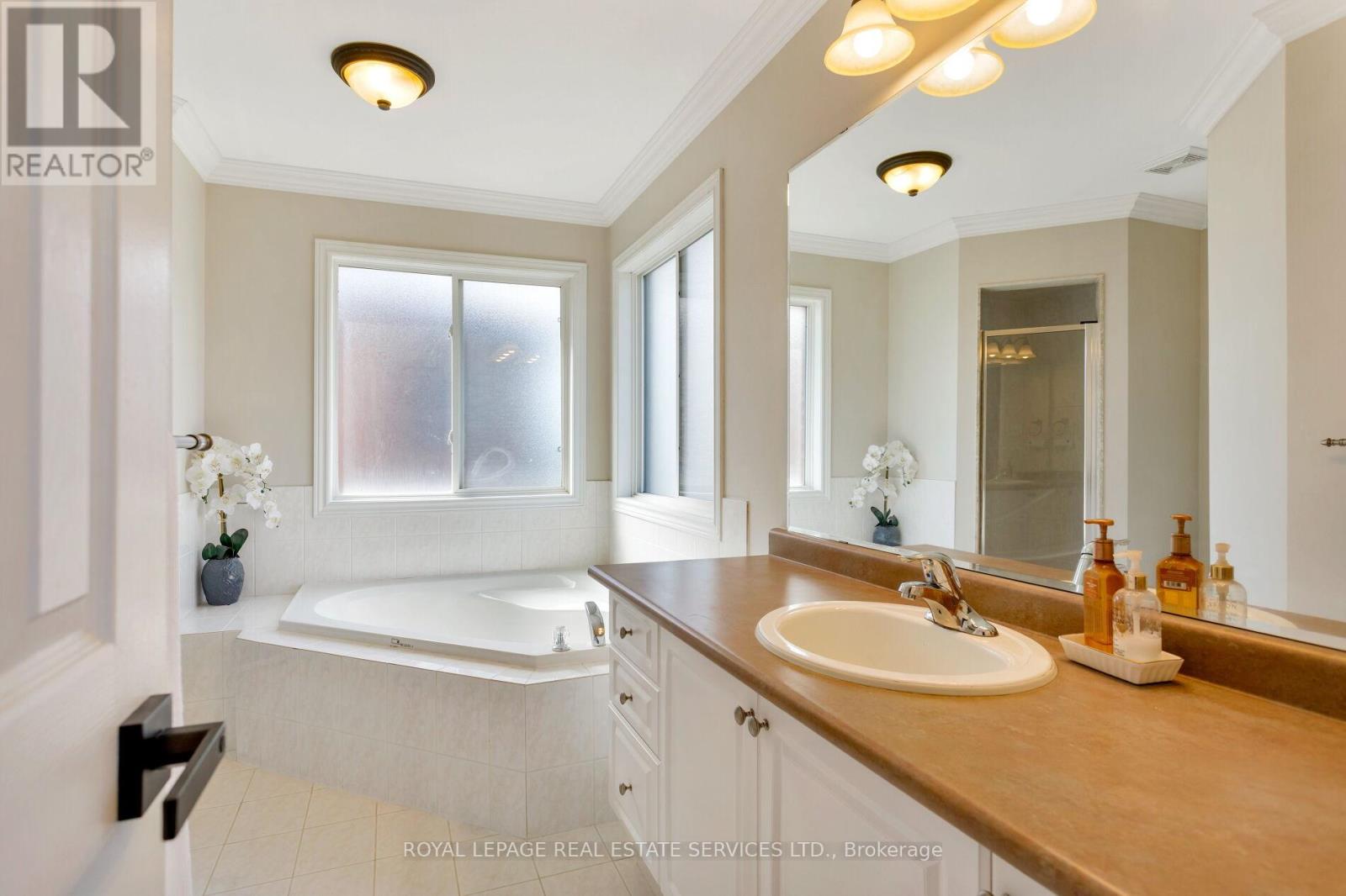 1393 Derby County Crescent, Oakville, Ontario  L6M 4N8 - Photo 25 - W12460842