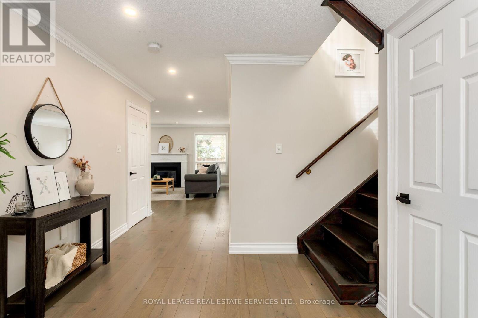 1393 Derby County Crescent, Oakville, Ontario  L6M 4N8 - Photo 4 - W12460842