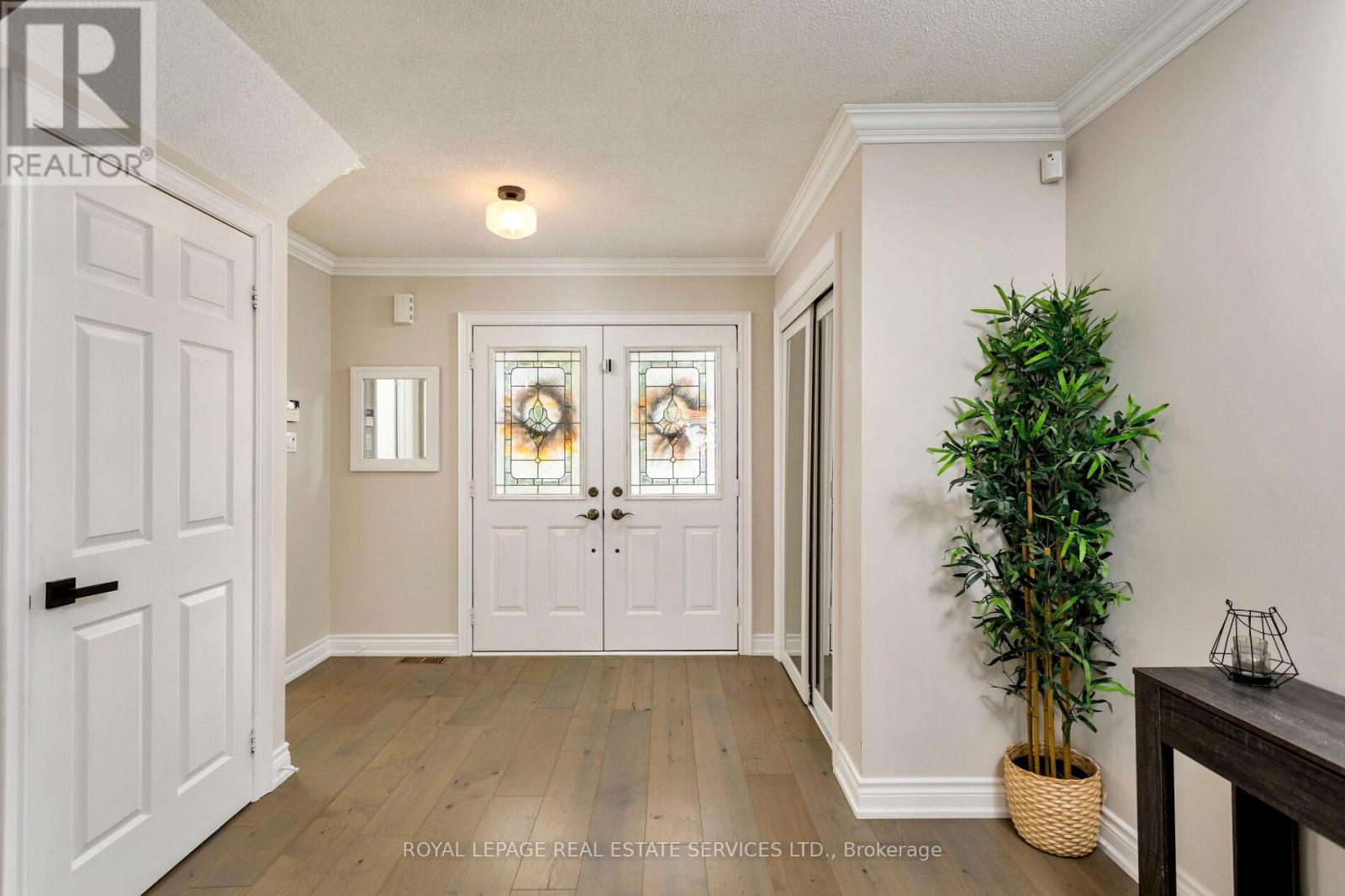 1393 Derby County Crescent, Oakville, Ontario  L6M 4N8 - Photo 5 - W12460842