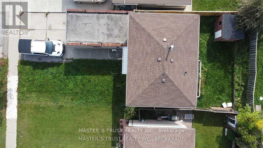 8 Mosque Crescent, Toronto, Ontario  M9V 4J2 - Photo 17 - W12460890