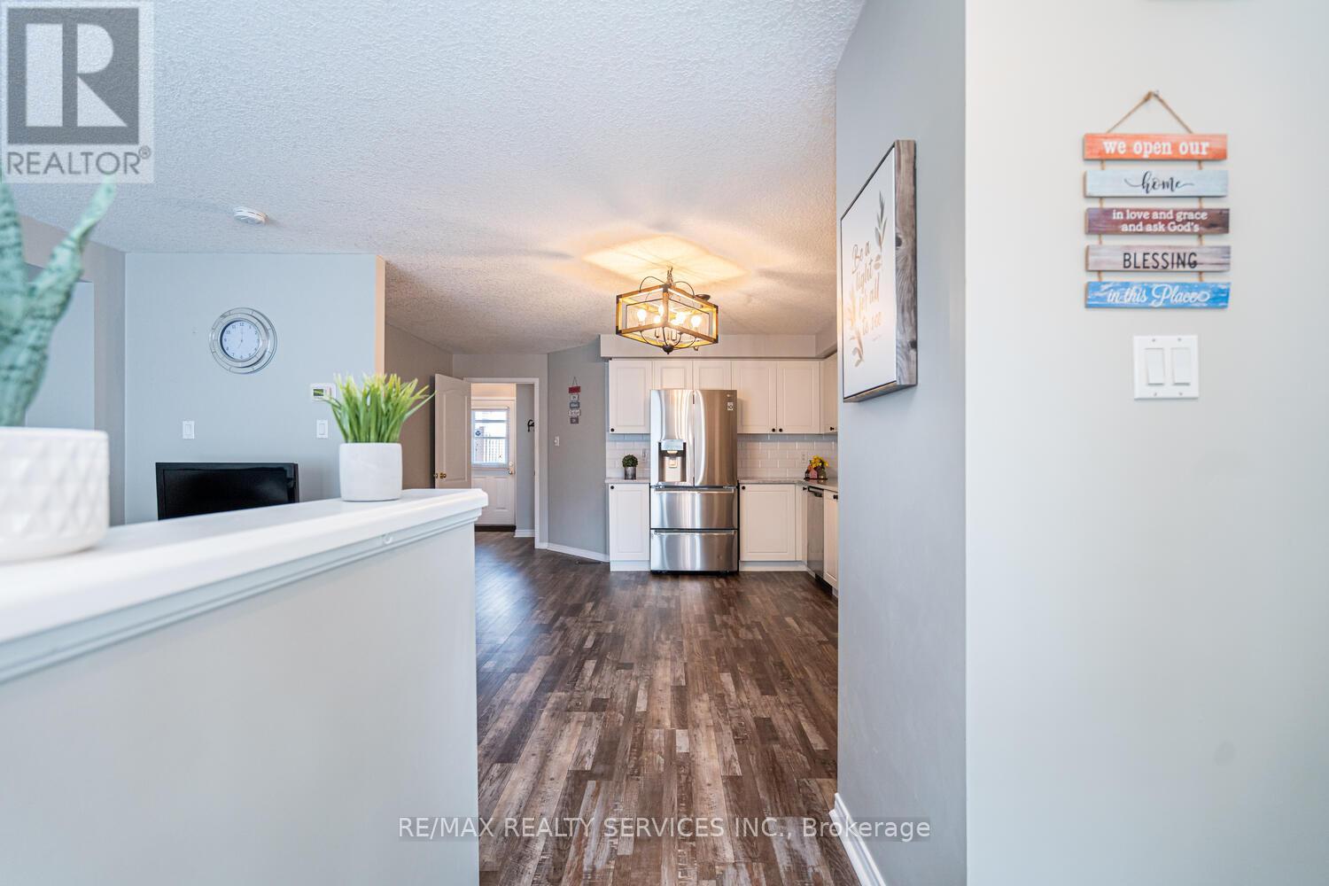 73 Montgomery Boulevard, Orangeville, Ontario  L9W 5H6 - Photo 6 - W12460922