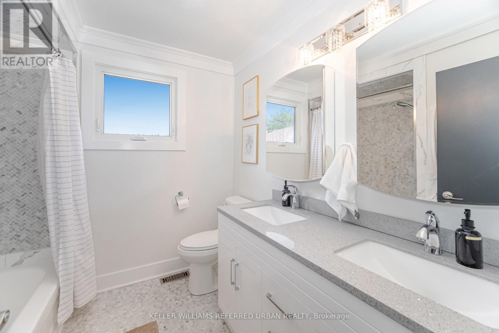 35 Bremen Lane, Mississauga, Ontario  L5M 1G7 - Photo 23 - W12460925