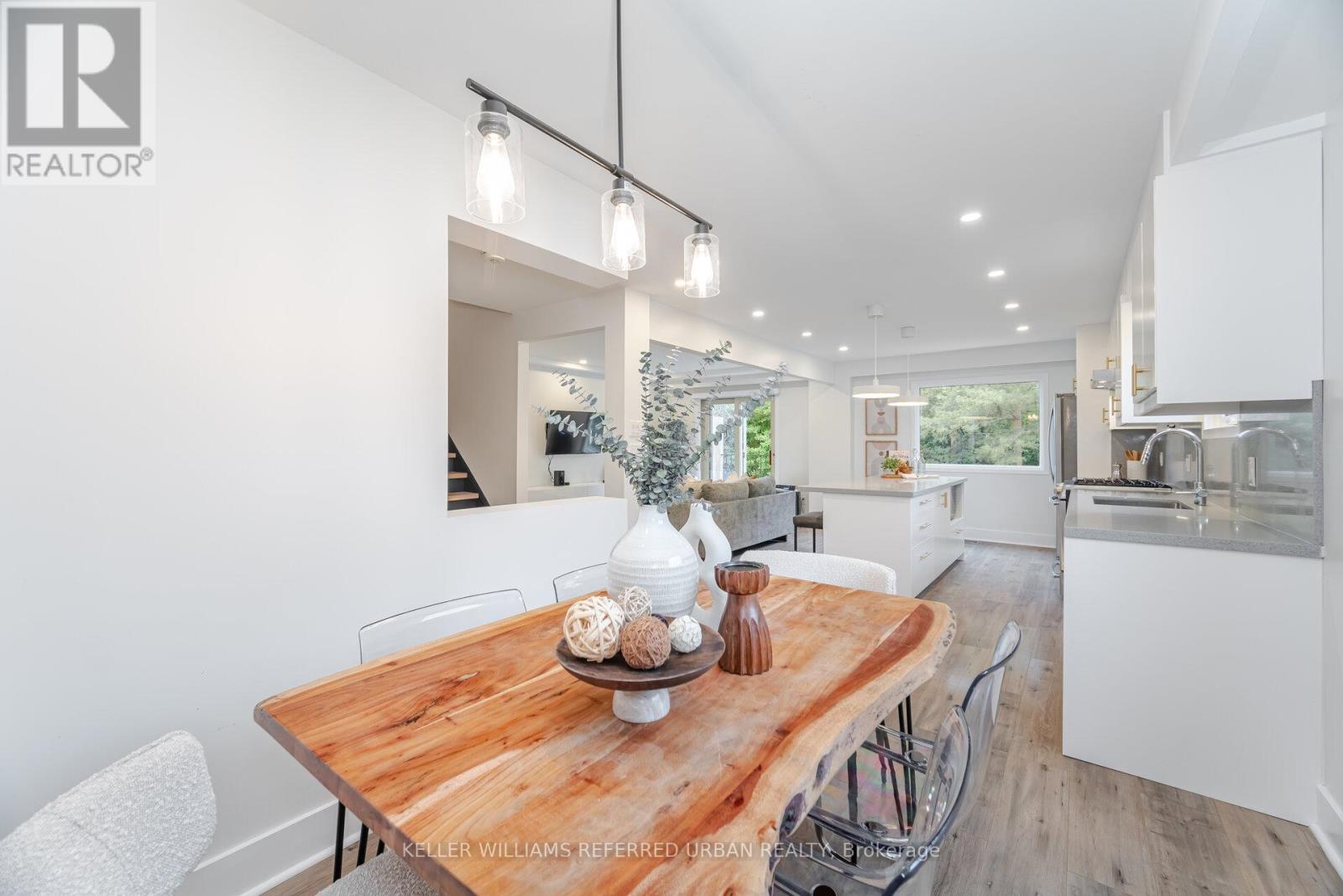 35 Bremen Lane, Mississauga, Ontario  L5M 1G7 - Photo 6 - W12460925