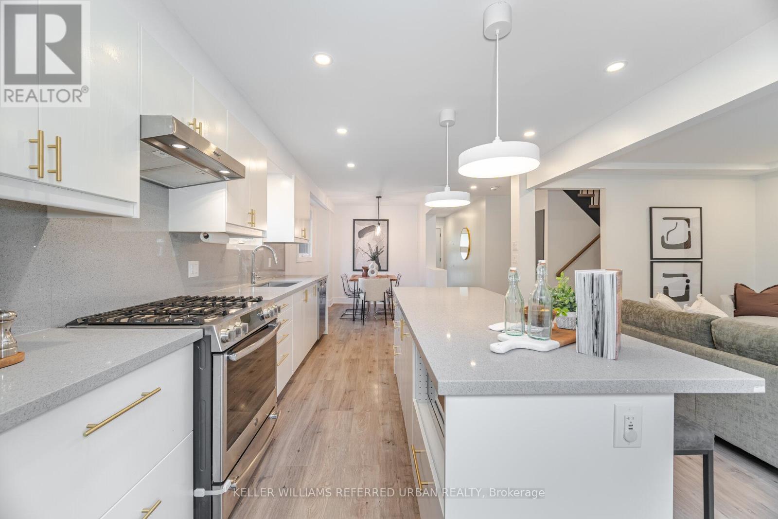 35 Bremen Lane, Mississauga, Ontario  L5M 1G7 - Photo 8 - W12460925
