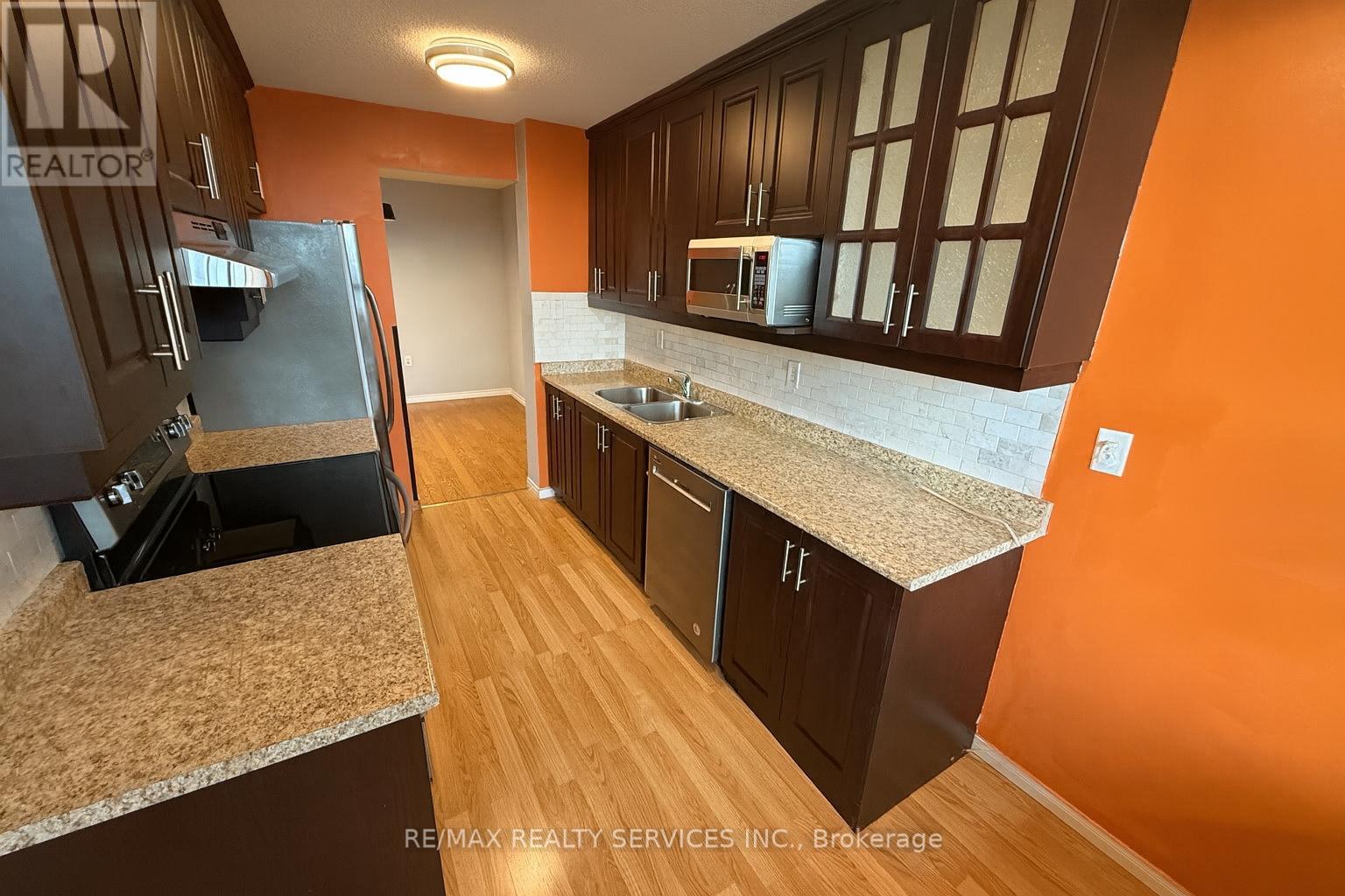 1104 - 18 Knightsbridge Road, Brampton, Ontario  L6T 3X5 - Photo 3 - W12460942