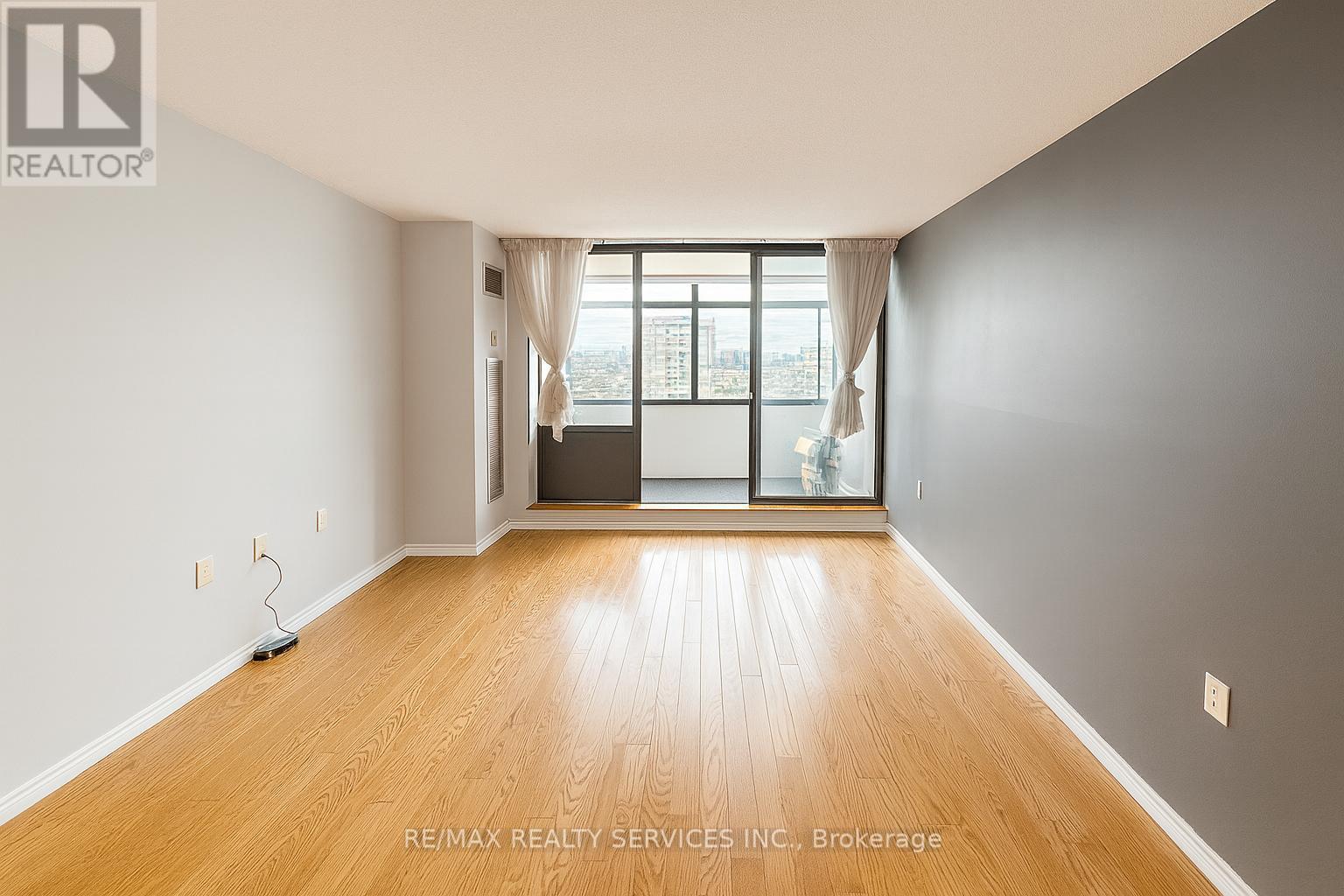 1104 - 18 Knightsbridge Road, Brampton, Ontario  L6T 3X5 - Photo 6 - W12460942