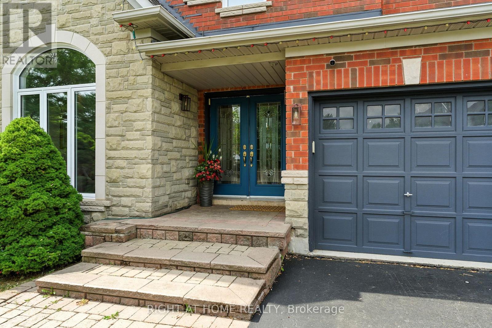 2465 Whistling Springs Crescent, Oakville, Ontario  L6M 5G4 - Photo 2 - W12460948