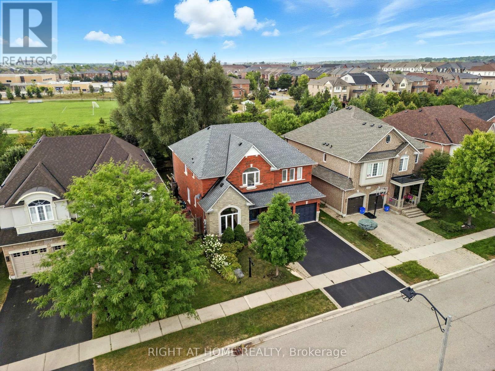 2465 Whistling Springs Crescent, Oakville, Ontario  L6M 5G4 - Photo 32 - W12460948