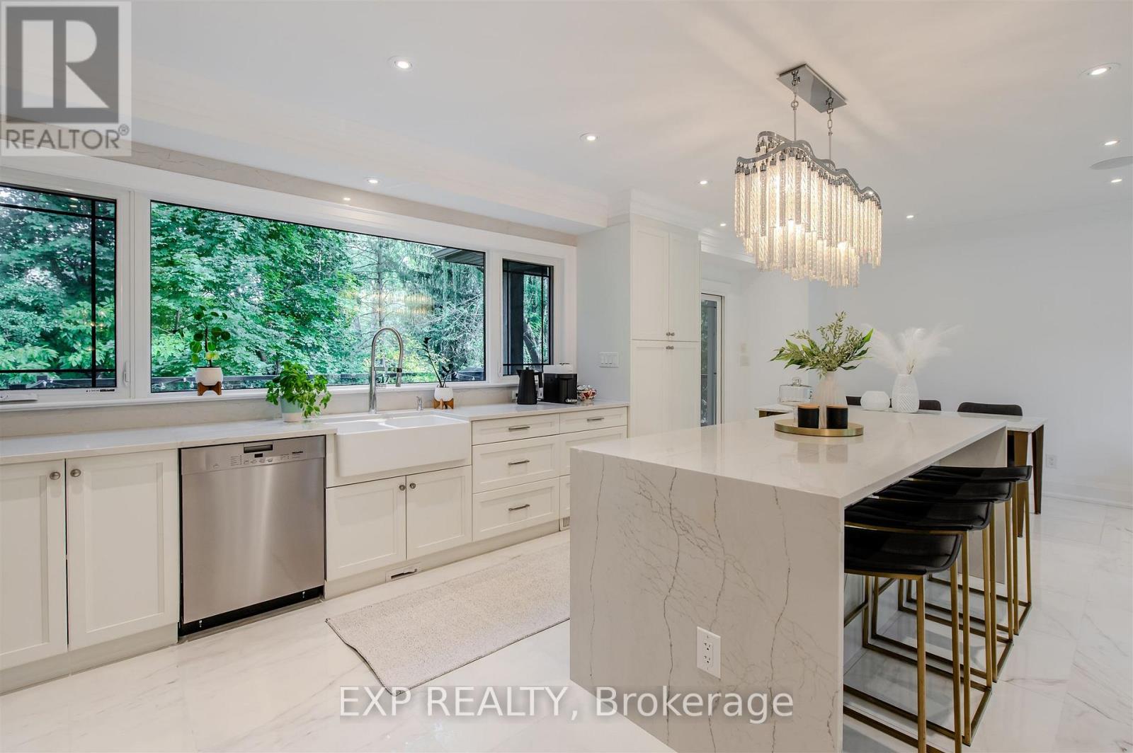 467 Caesar Avenue, Oakville, Ontario  L6J 3Z1 - Photo 7 - W12460965