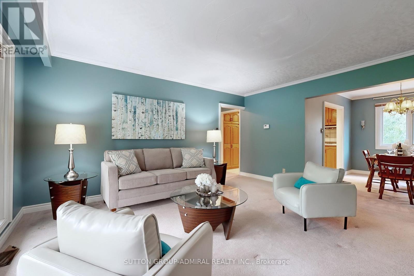 78 Belfry Drive, Newmarket, Ontario  L3Y 3G1 - Photo 3 - N12460848