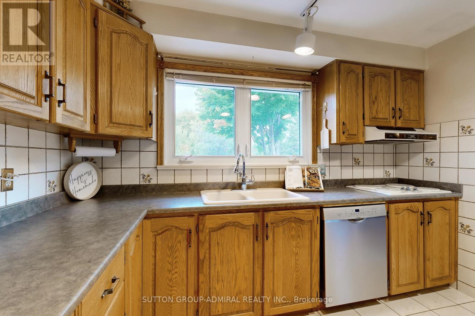 78 Belfry Drive, Newmarket, Ontario  L3Y 3G1 - Photo 8 - N12460848
