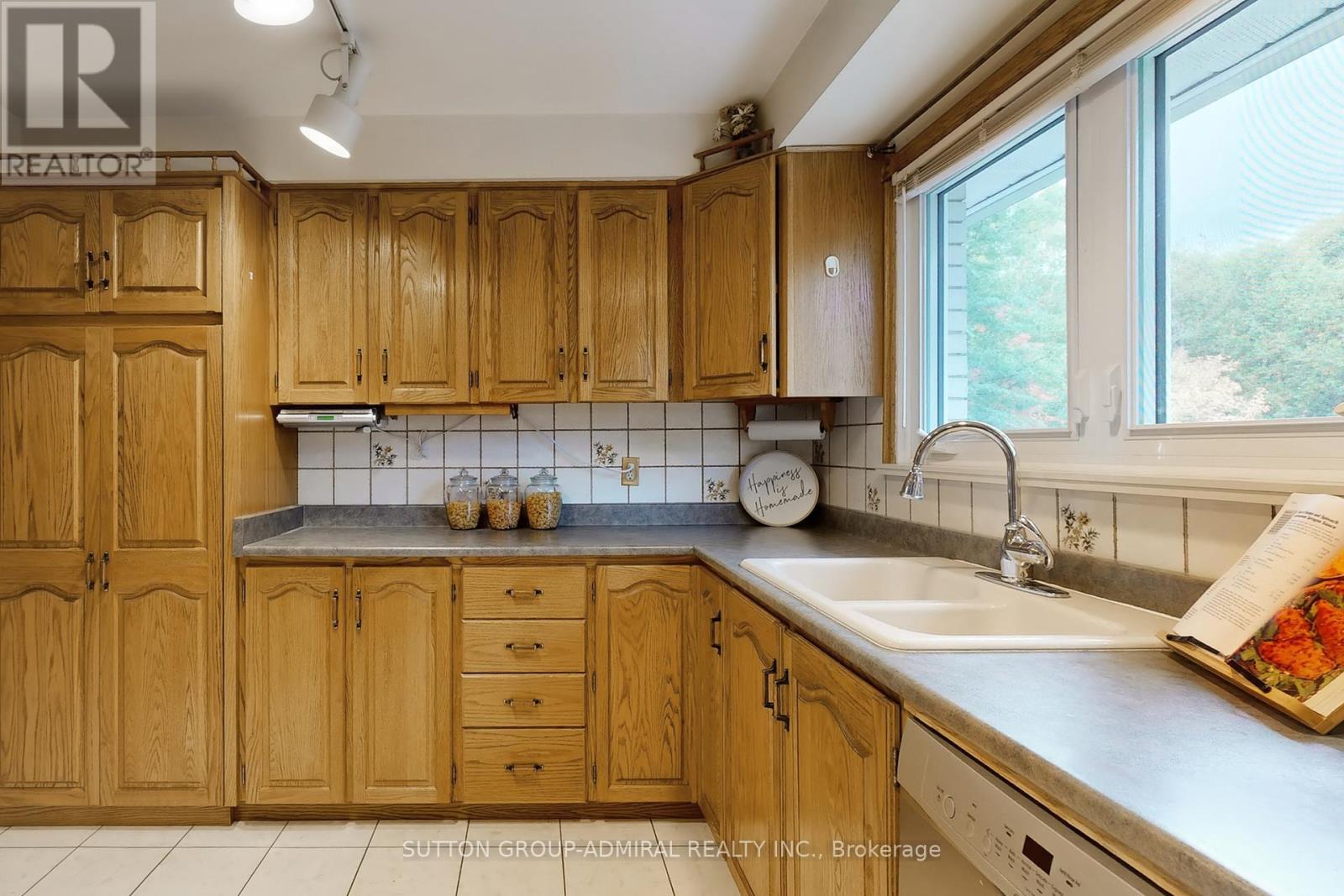 78 Belfry Drive, Newmarket, Ontario  L3Y 3G1 - Photo 10 - N12460848