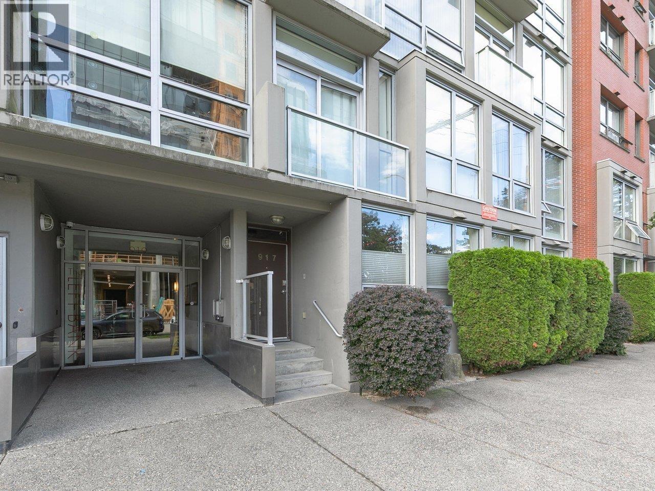 306 919 Station Street, Vancouver, British Columbia  V6A 4L9 - Photo 2 - R3057934