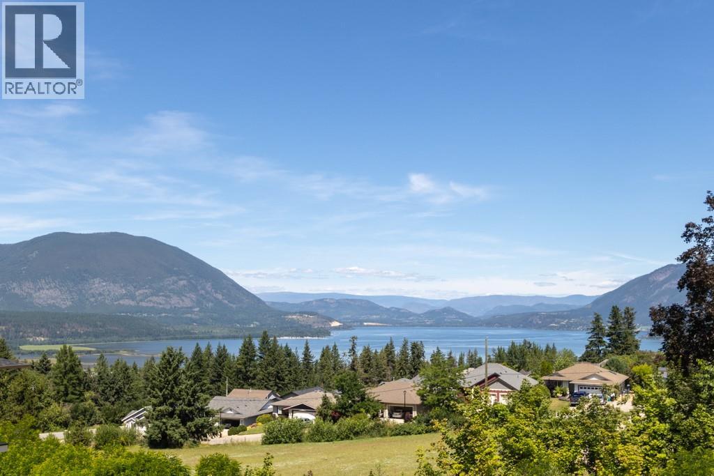 1160 16 Avenue Se, Salmon Arm, British Columbia  V1E 2R5 - Photo 2 - 10359345