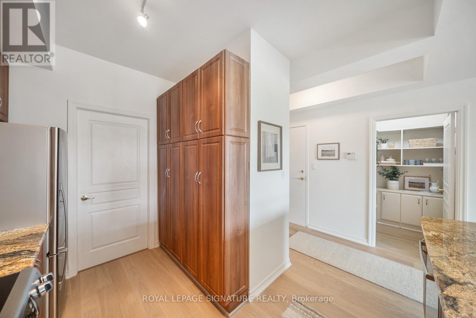 407 - 80 Port Street, Mississauga, Ontario  L5G 4V6 - Photo 9 - W12423477