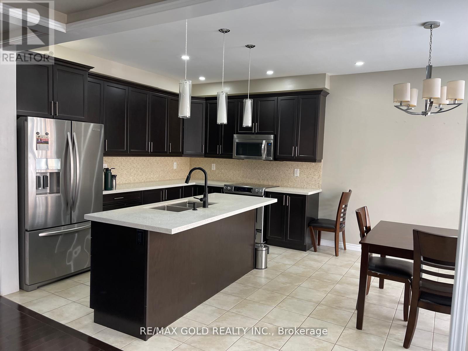 (Upper Portion) - 100 Enford Crescent, Brampton, Ontario  L7A 4C6 - Photo 5 - W12460775
