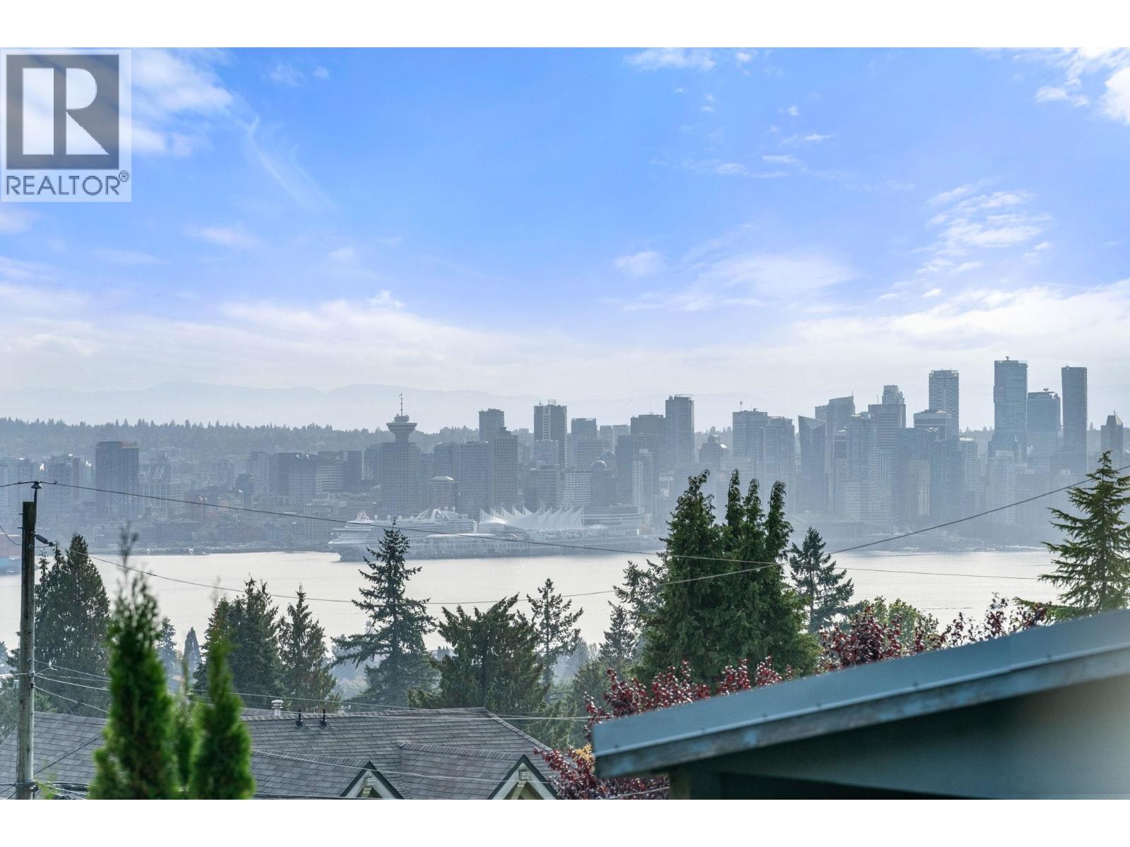 3041 St. Marys Avenue, North Vancouver, British Columbia  V7N 1X5 - Photo 3 - R3057952
