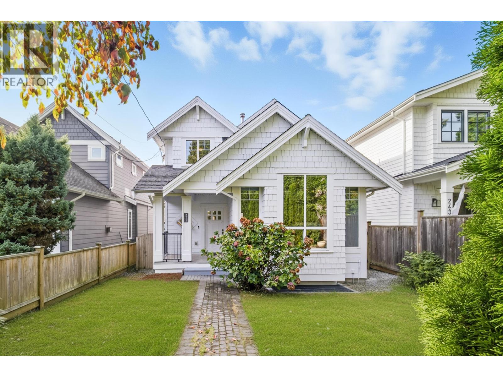 2411 GEORGE STREET, North Vancouver, British Columbia