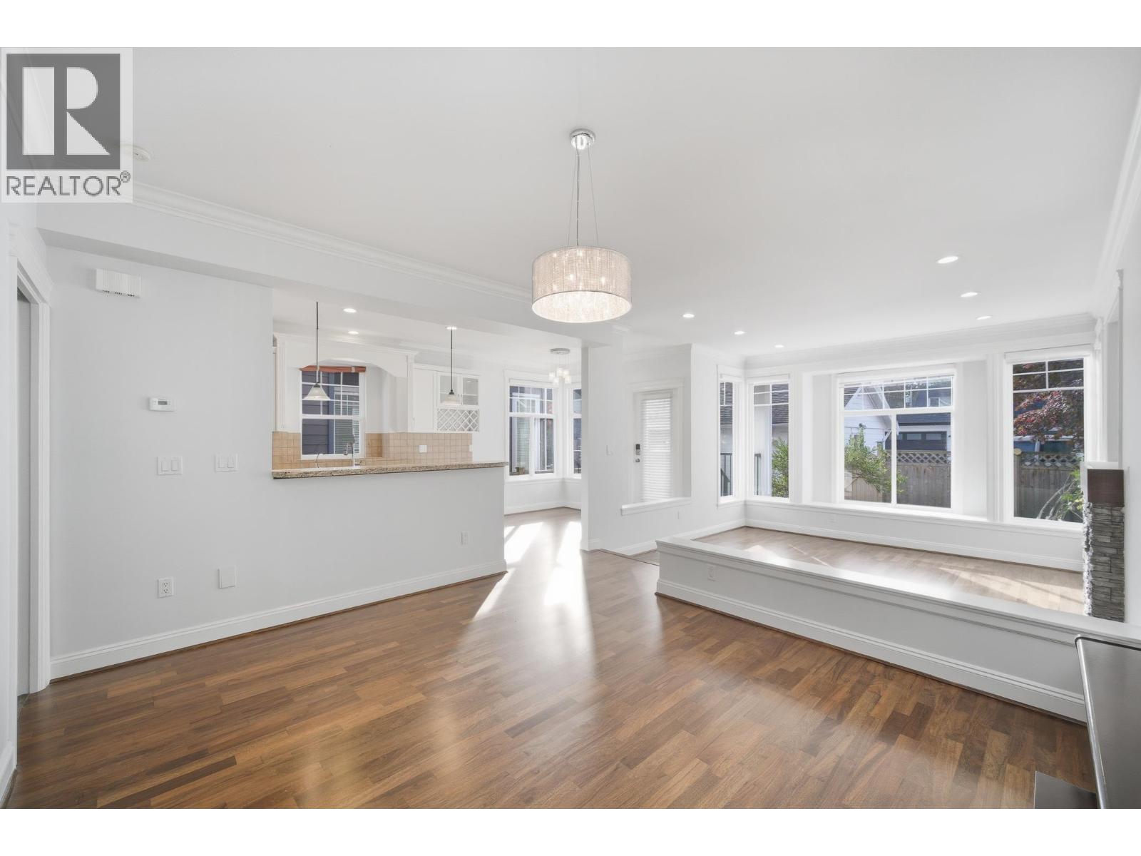 2411 George Street, North Vancouver, British Columbia  V7P 2N4 - Photo 10 - R3057971
