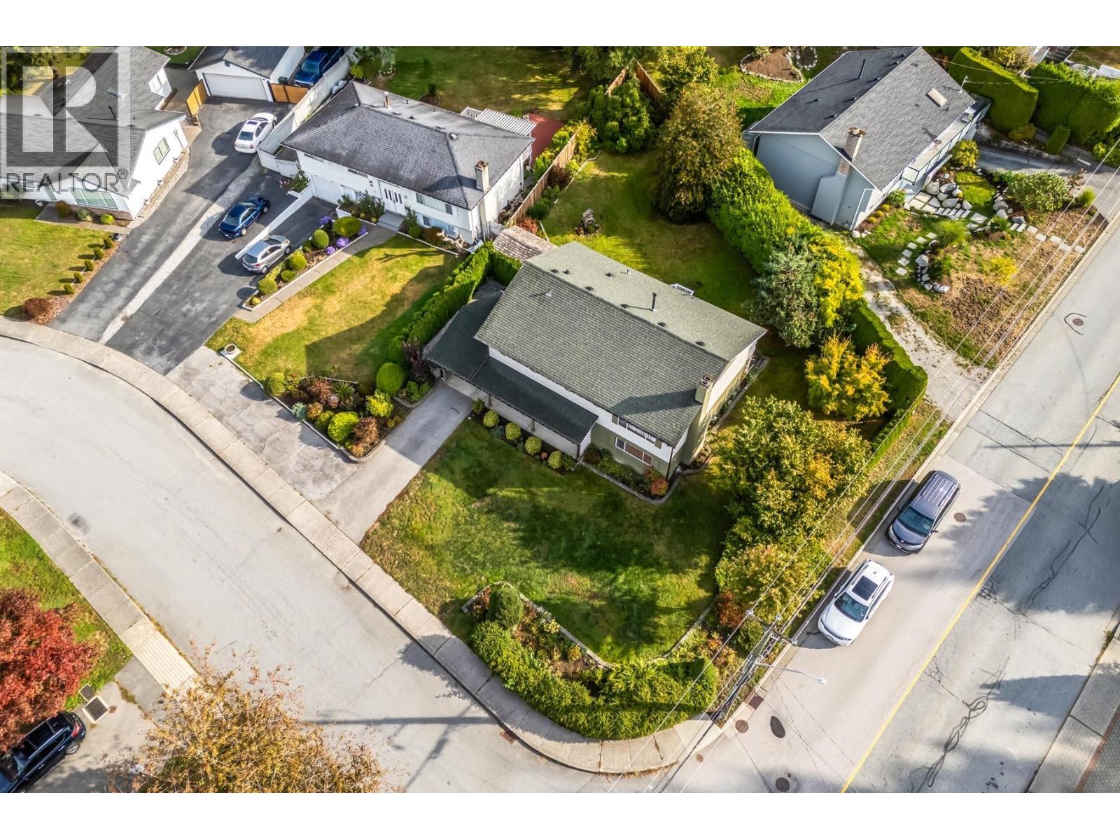 661 Cypress Street, Coquitlam, British Columbia  V3J 6L3 - Photo 11 - R3058004