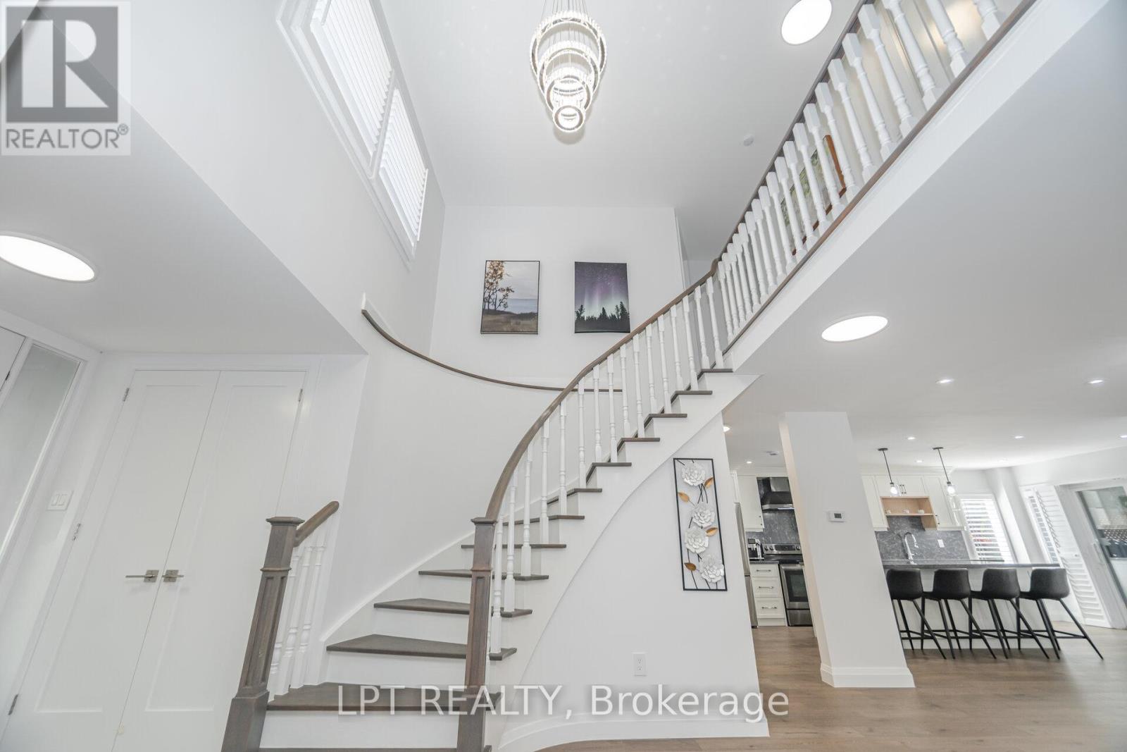 1324 Birchcliff Drive, Oakville, Ontario  L6M 2A4 - Photo 23 - W12460911