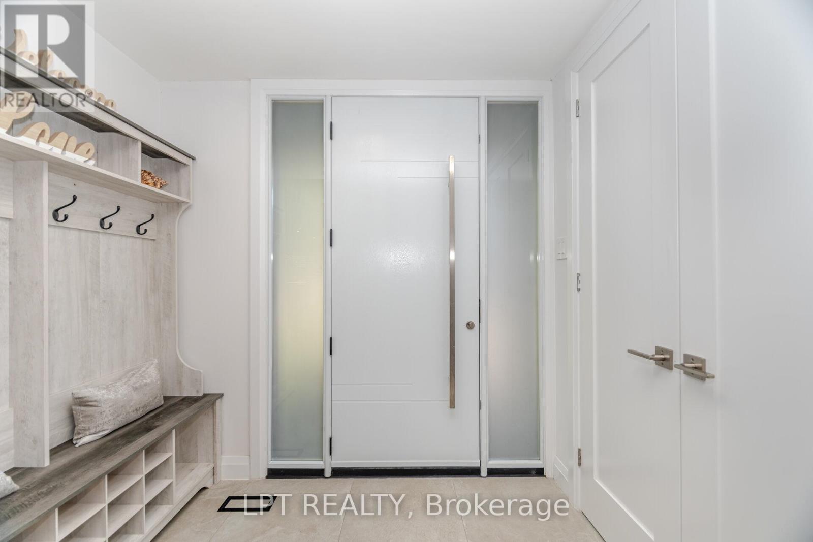 1324 Birchcliff Drive, Oakville, Ontario  L6M 2A4 - Photo 7 - W12460911