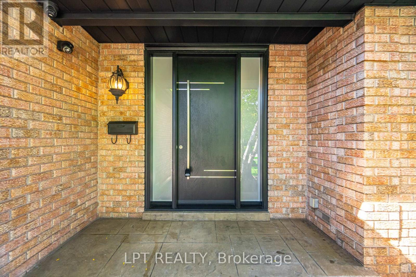 1324 Birchcliff Drive, Oakville, Ontario  L6M 2A4 - Photo 6 - W12460911